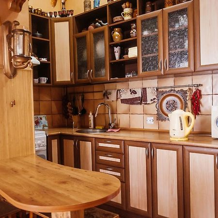 Apartment Na Shevchenka 3 Lviv Buitenkant foto