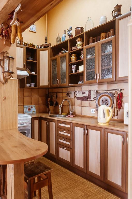 Apartment Na Shevchenka 3 Lviv Buitenkant foto