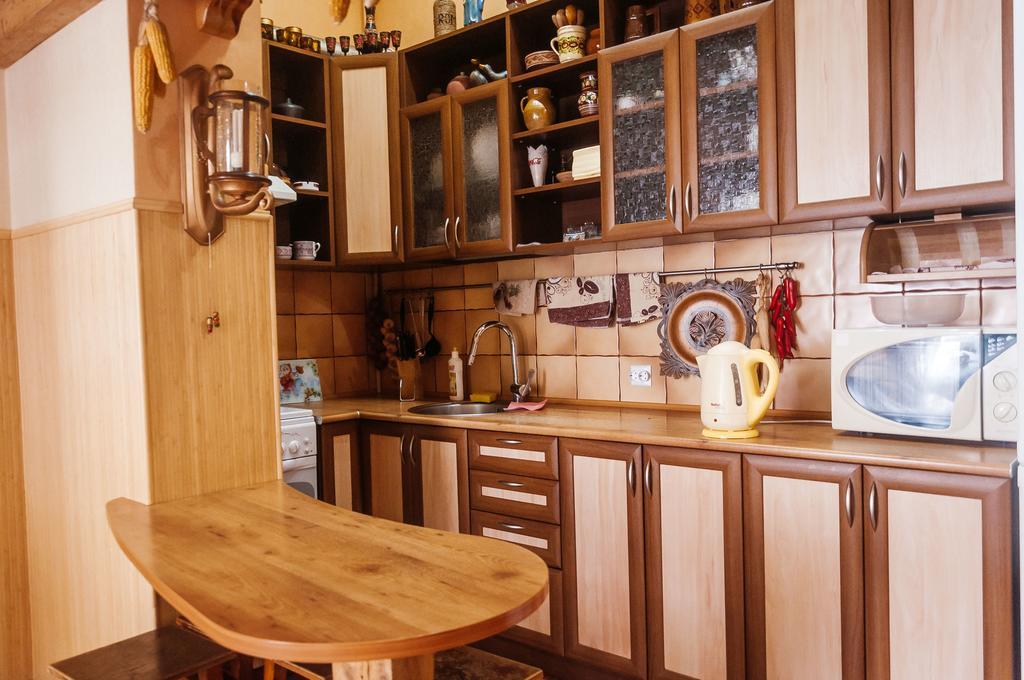 Apartment Na Shevchenka 3 Lviv Buitenkant foto